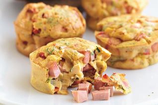 Яичные маффины с колбасой и сладким перцем