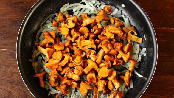 ШАГ 5. закусочные маффины с лисичками