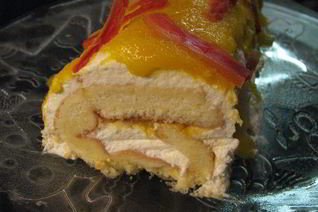 Мангово-творожный рулет