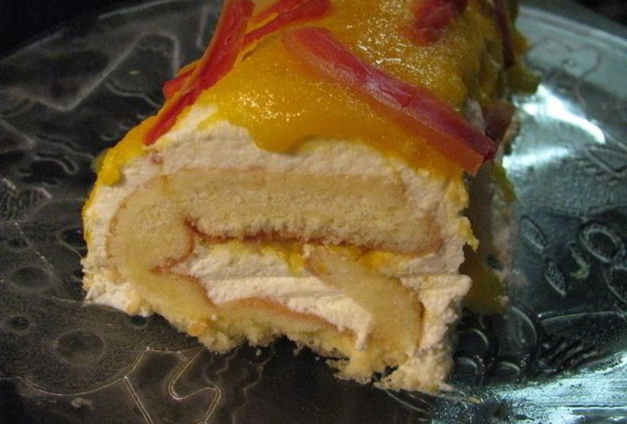 Мангово-творожный рулет