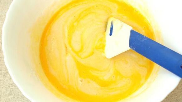 ШАГ 3. манник на кефире с яблоками