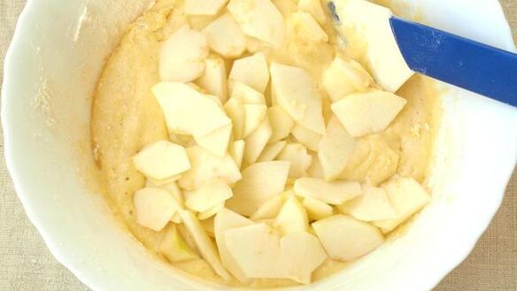 ШАГ 5. манник на кефире с яблоками