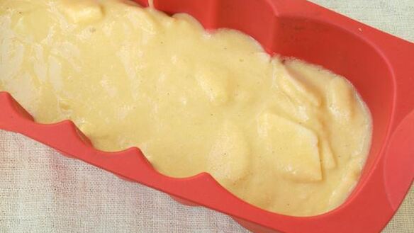 ШАГ 6. манник на кефире с яблоками