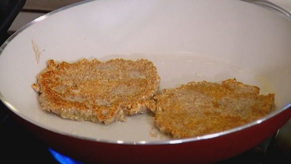 ШАГ 4. башенка из овсяных оладий, баклажана и феты