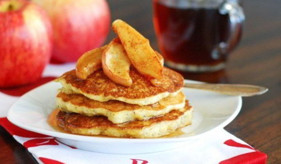 Рецепт диетические овсяные оладушки с яблоком и отрубями