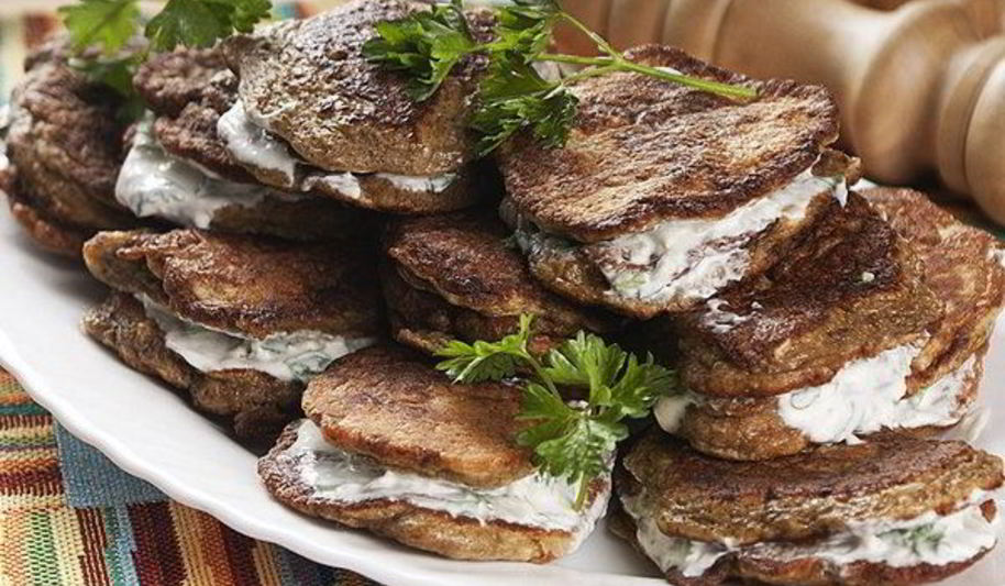 Рецепт домашние печеночные оладьи со сметаной