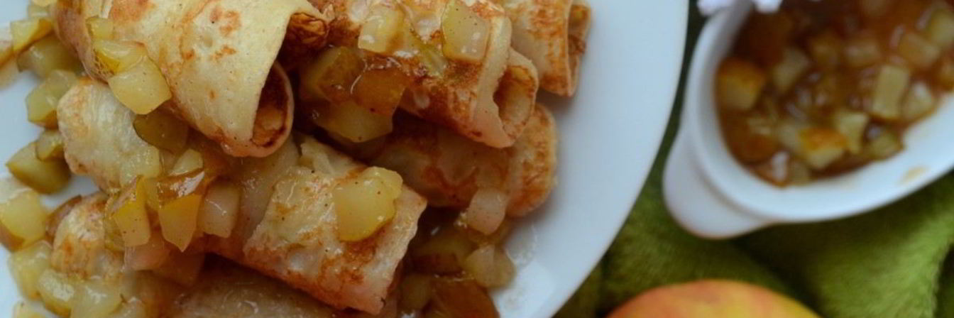 Фруктовые оладьи с томлеными грушами