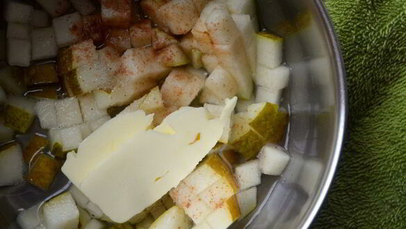 ШАГ 5. фруктовые оладьи с томлеными грушами