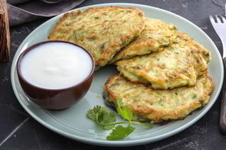 Кабачковые оладьи с чесноком