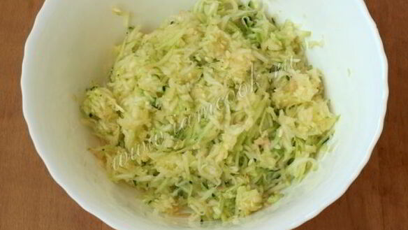 ШАГ 3. кабачковые оладьи с морковью