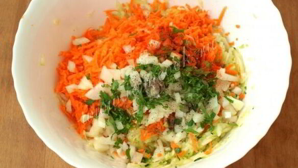 ШАГ 4. кабачковые оладьи с морковью