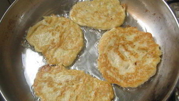 ШАГ 3. карти — оладьи из лука-порея