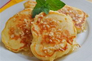 Кефирные оладьи с яблоками