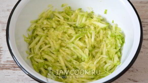 ШАГ 4. куриные оладьи с кабачком и сыром