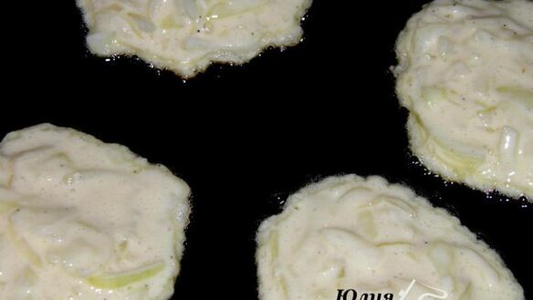 ШАГ 4. луковые оладушки