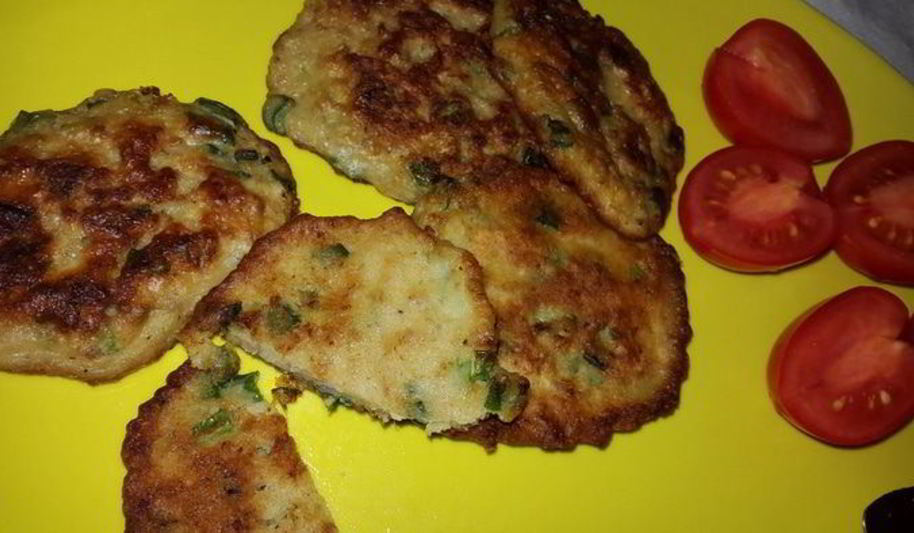 Рецепт мясные оладьи с зеленым луком