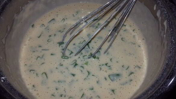 ШАГ 3. мясные оладьи с зеленым луком