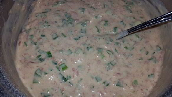 ШАГ 5. мясные оладьи с зеленым луком