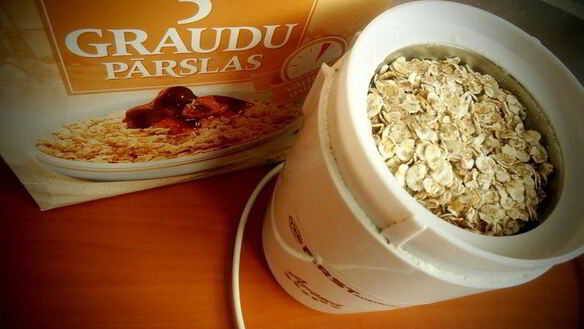 ШАГ 2. оладушки из китайской капусты с брынзой