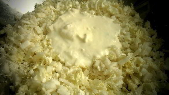 ШАГ 5. оладушки из китайской капусты с брынзой