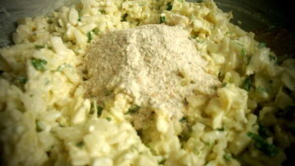 ШАГ 10. оладушки из китайской капусты с брынзой