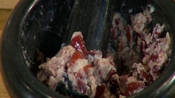 ШАГ 2. оладушки с помидорами и сыром