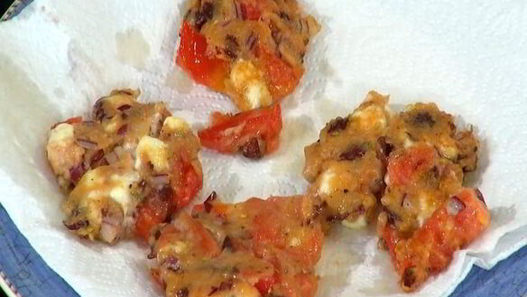 ШАГ 6. оладушки с помидорами и сыром