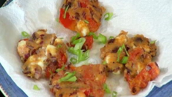 ШАГ 8. оладушки с помидорами и сыром