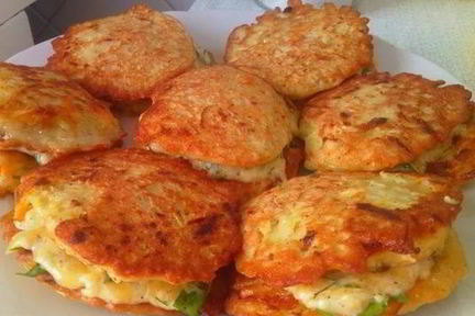 Оладьи из кабачка с чесноком и сыром