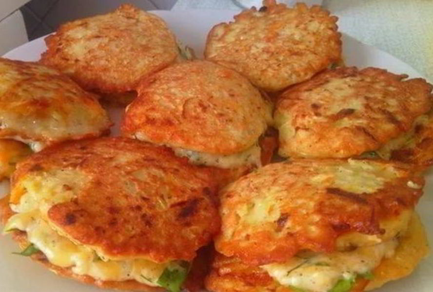 Оладьи из кабачка с чесноком и сыром