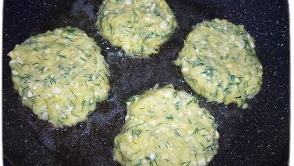 ШАГ 2. оладьи из кабачков с творогом