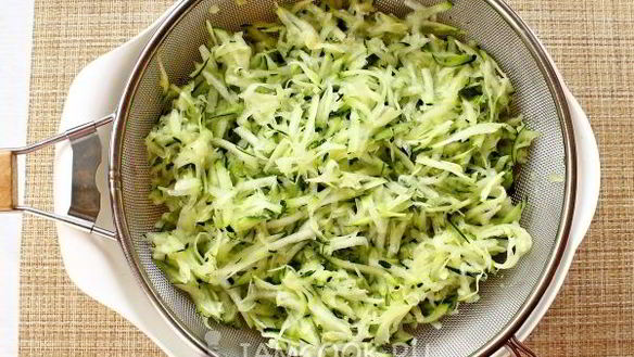 ШАГ 3. оладьи из кабачков в духовке