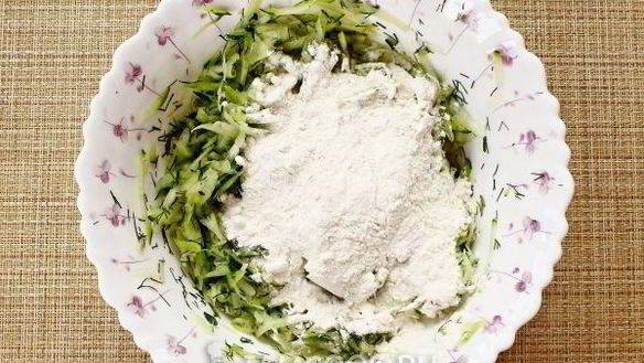 ШАГ 5. оладьи из кабачков в духовке