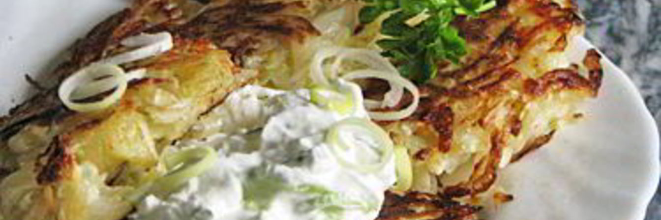 Оладьи из капусты с луковым творогом