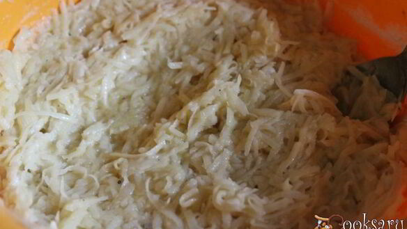 ШАГ 2. оладьи из картофеля и репы