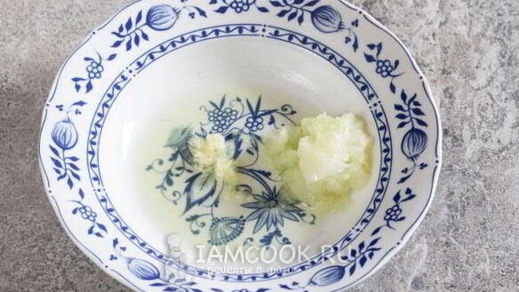 ШАГ 4. оладьи из куриного фарша