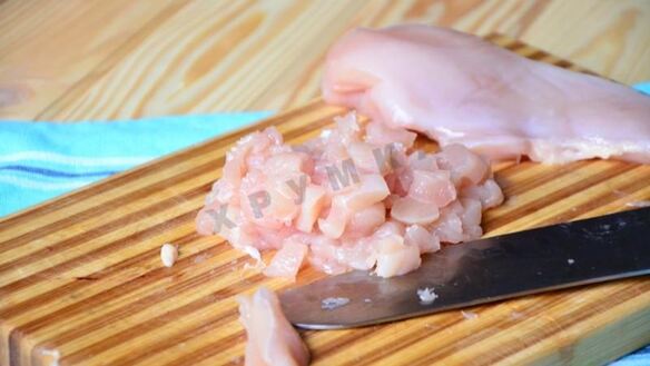 ШАГ 2. оладьи из курицы и кукурузы