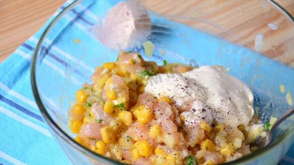 ШАГ 5. оладьи из курицы и кукурузы