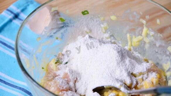 ШАГ 6. оладьи из курицы и кукурузы