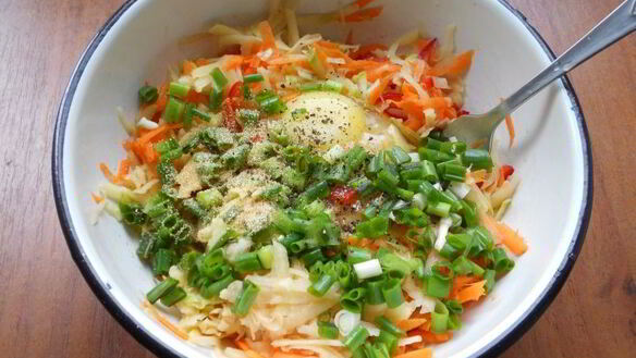 ШАГ 3. оладьи из овощей с куриным фаршем