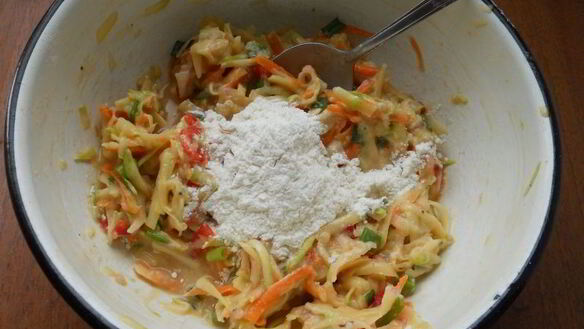 ШАГ 5. оладьи из овощей с куриным фаршем