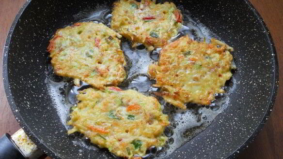 ШАГ 6. оладьи из овощей с куриным фаршем