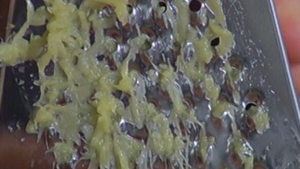 ШАГ 3. оладьи из рикотты с карамелизированной грушей