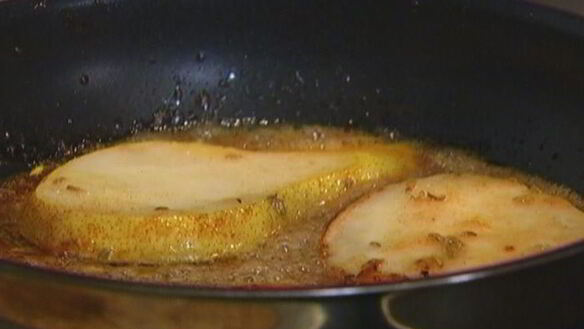 ШАГ 7. оладьи из рикотты с карамелизированной грушей