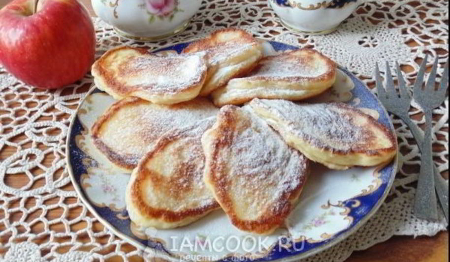 Рецепт оладьи на дрожжах с яблоками