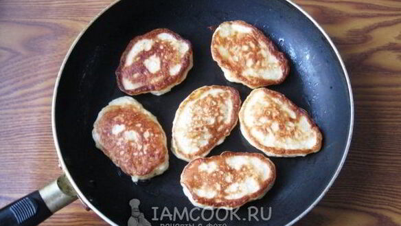 ШАГ 8. оладьи на дрожжах с яблоками