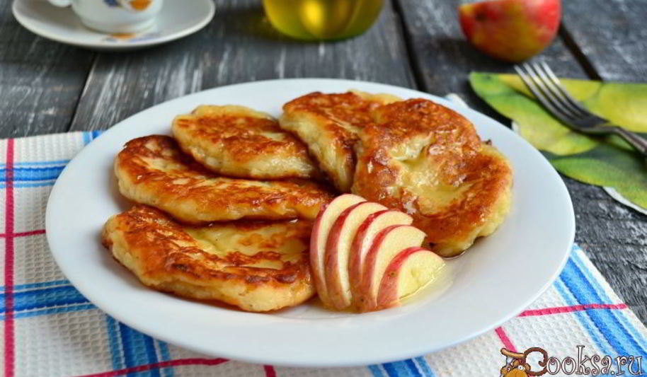 Рецепт оладьи на сметане с яблоками