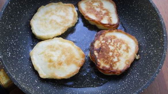 ШАГ 5. оладьи на сметане с яблоками