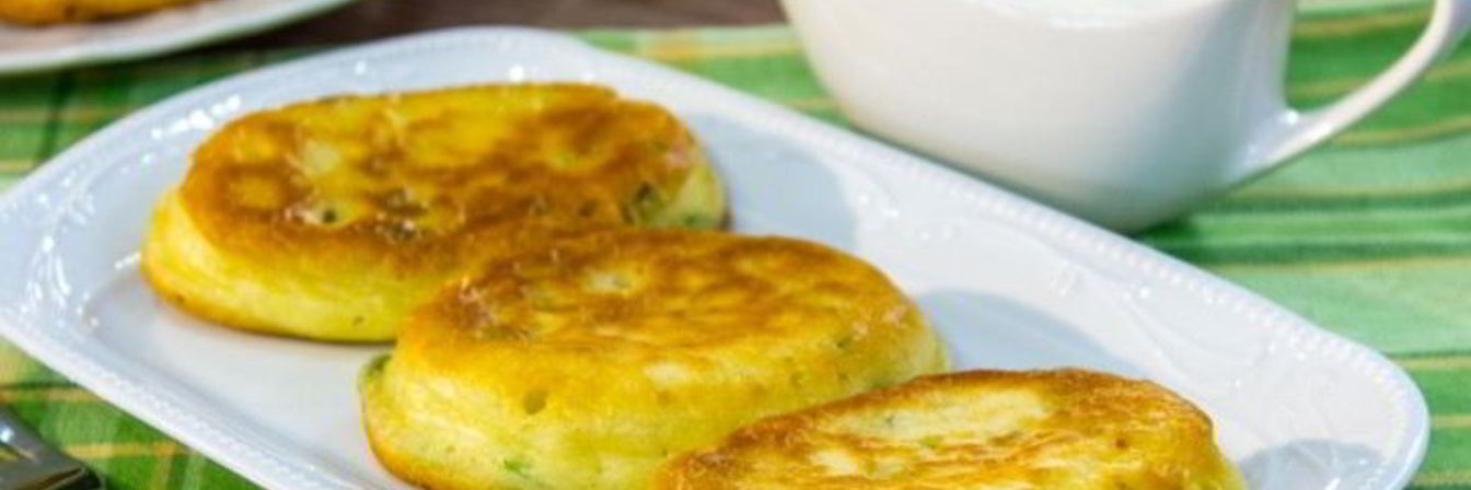 Оладьи на сметане с зеленым луком