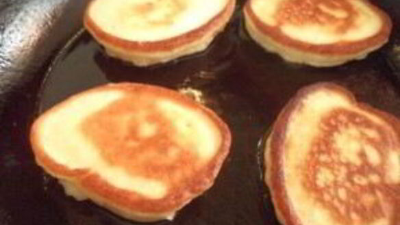 ШАГ 5. оладьи на воде с дрожжами